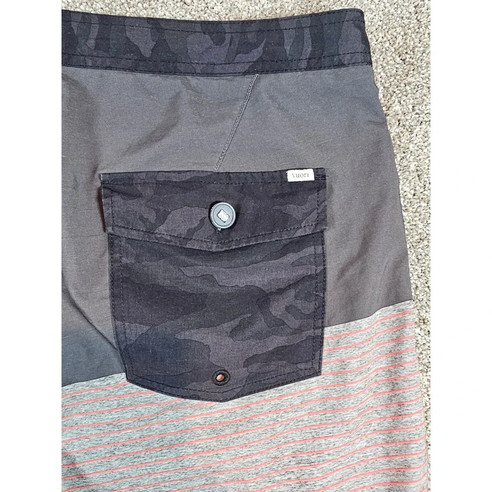 Vuori Cruise Boardshorts Mens 34 Grey Orange Stripe Colorblock V314 Swim Trunks